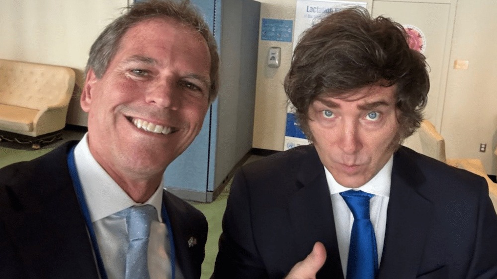 Alec Oxenford with President Javier Milei